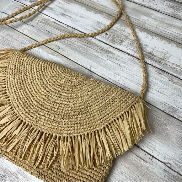 Tan woven small shoulder bag with fringe - Picture 3 of 5
